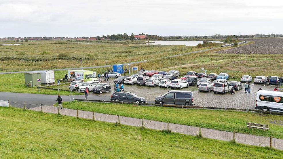 Gerade in den Sommermonaten fehlen Besuchern die öffentlichen Toiletten am Pilsumer Leuchtturm. Foto: Wagenaar/Archiv