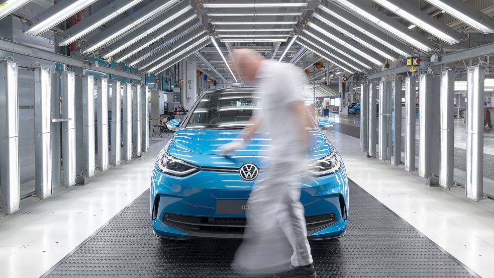 2018 wurde das VW-Werk in Zwickau komplett auf Elektromobilität ausgerichtet – doch die Fabrik ist nicht ausgelastet. Foto: dpa/Hendrik Schmidt