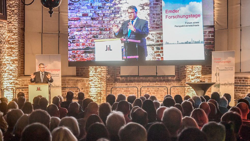 Sigmar Gabriel sprach in der Johannes-a-Lasco-Bibliothek. Fotos: Ortgies