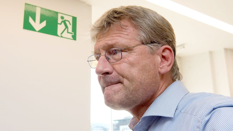 Der AfD-Mann wurde von einer tiefgefrorenen Torte getroffen. (Archivbild) Foto: picture alliance / dpa