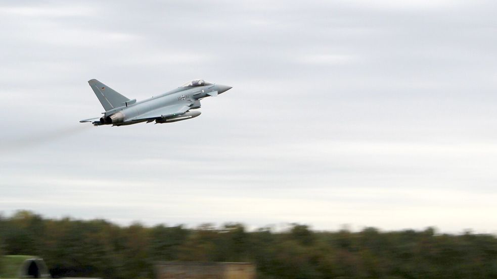 Ein startender Eurofighter auf dem Flugplatz Wittmundhafen. Foto: Oltmanns/Archiv