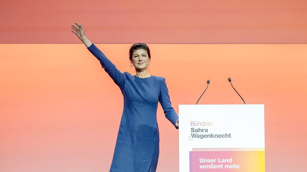 Sahra Wagenknecht stimmt ihre Partei auf den Wahlkampf ein und wird bejubelt. Foto: Hannes P. Albert/dpa