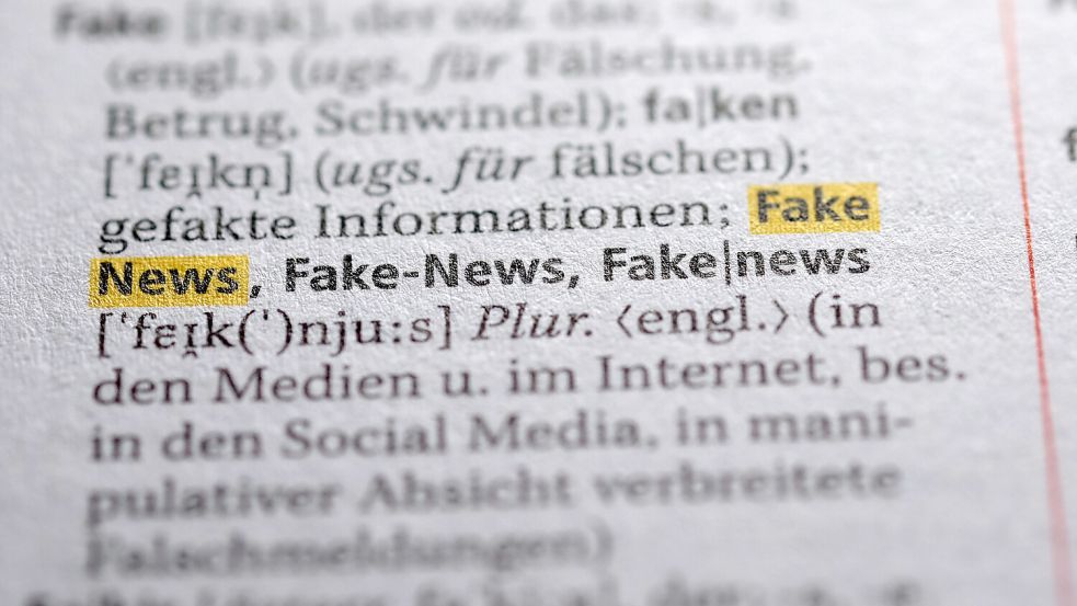 „Fake-News“ sind erfundene Nachrichten. Bislang gab es bei Facebook Hinweise, wenn Nutzer Fake-News verbreiten. Das soll nun abgeschafft werden. DPA-Symbolbild: Kalaene