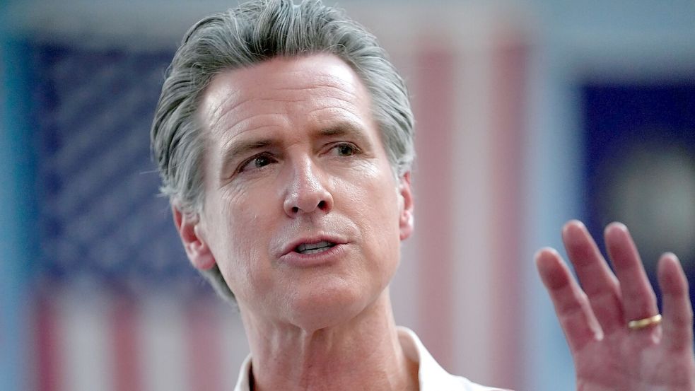 Kaliforniens Gouverneur Newsom will nicht in ein verbales Gerangel mit Trump einsteigen. (Archivbild) Foto: Steven Senne/AP/dpa