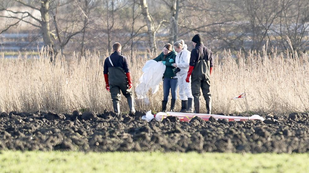 Die Leiche wurde am Samstag von Passanten gefunden. Fotos: J. Doden