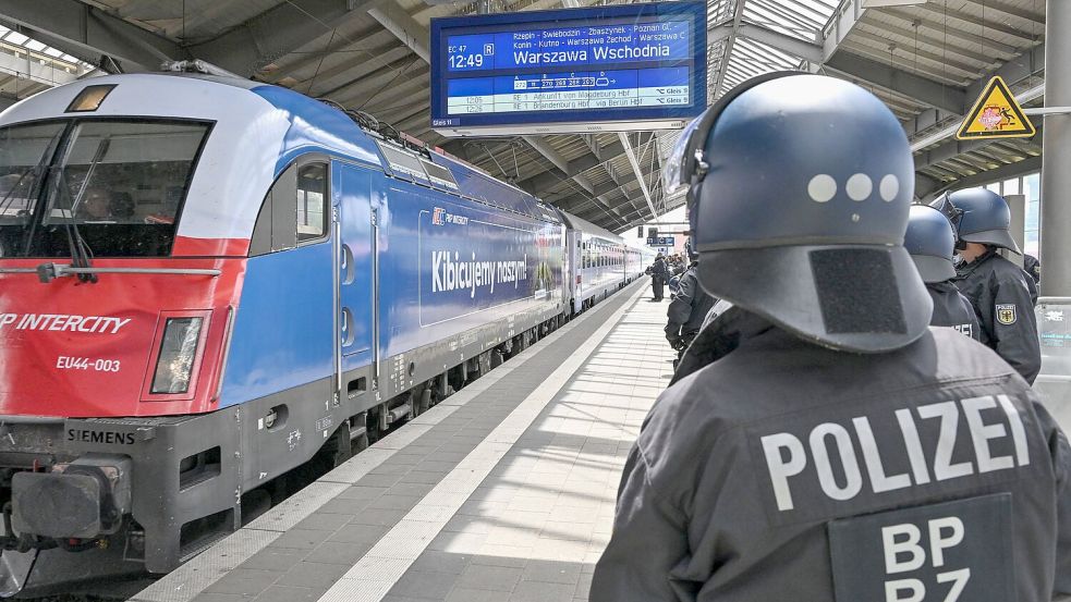 Auch die Bundespolizisten hatten während der Fußball-EM im Sommer alle Hände voll zu tun. Foto: Patrick Pleul/dpa