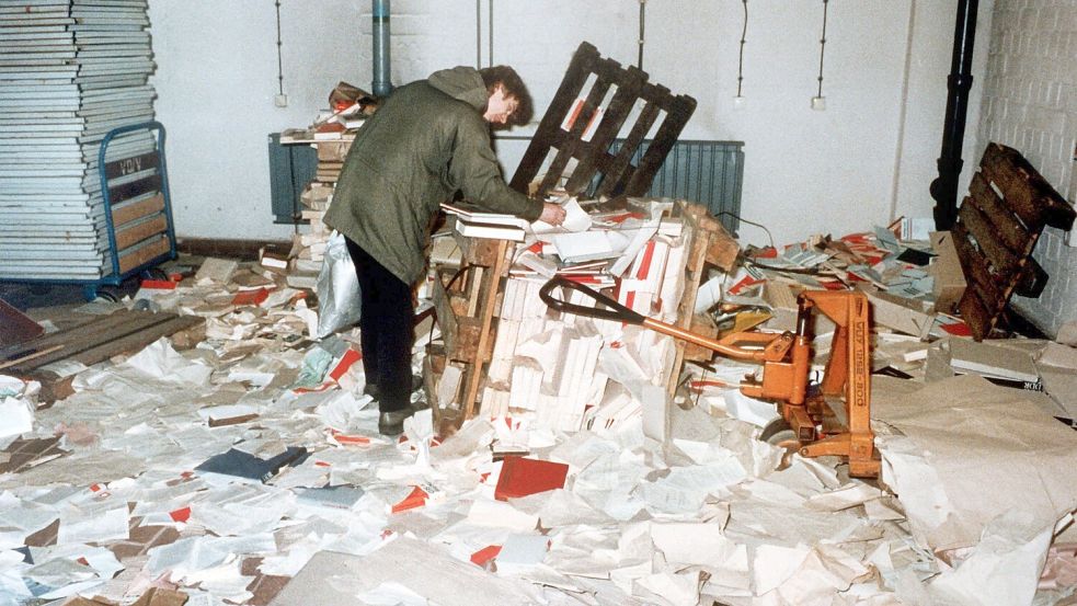 Bei der Besetzung der Stasi-Zentrale ging einiges zu Bruch. (Archivbild) Foto: ZB/ADN/dpa