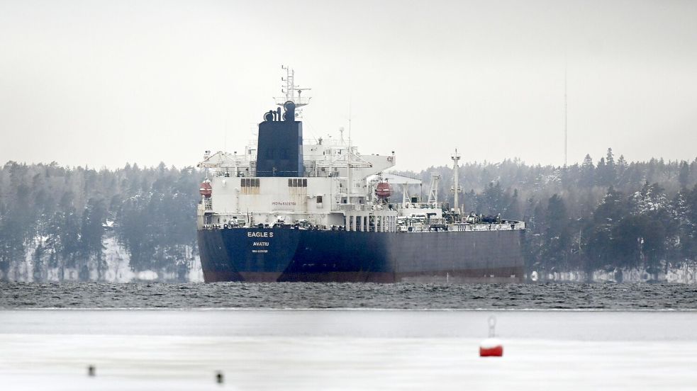 Der Öltanker „Eagle S“ zählt nach EU-Einschätzung zur russischen Schattenflotte. (Archivbild) Foto: Vesa Moilanen/Lehtikuva/dpa