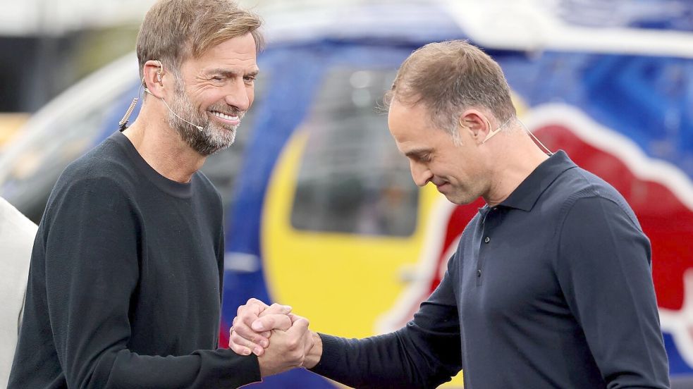 Der Chef und sein Star-Einkauf: Red-Bull-Chef Oliver Mintzlaff (r) und Jürgen Klopp. Foto: Jan Woitas/dpa