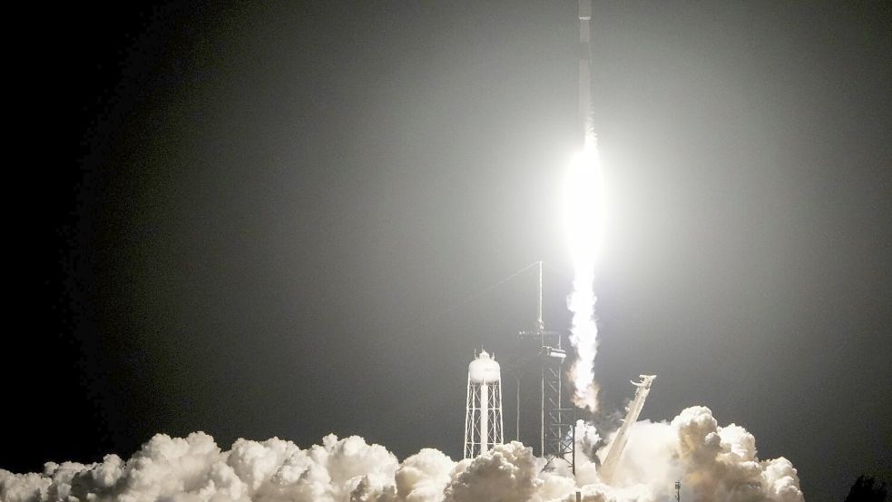 Eine „Falcon 9“ von SpaceX brachte zwei Mondlandefähren auf den Weg. Foto: John Raoux/AP/dpa