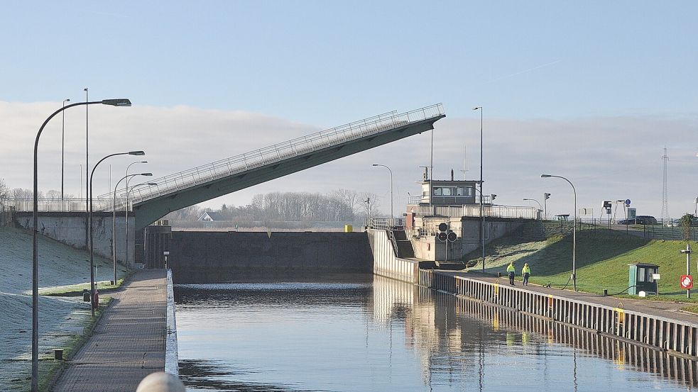 Die Seeschleuse kann während der Arbeiten nicht überquert werden. Foto: Wolters