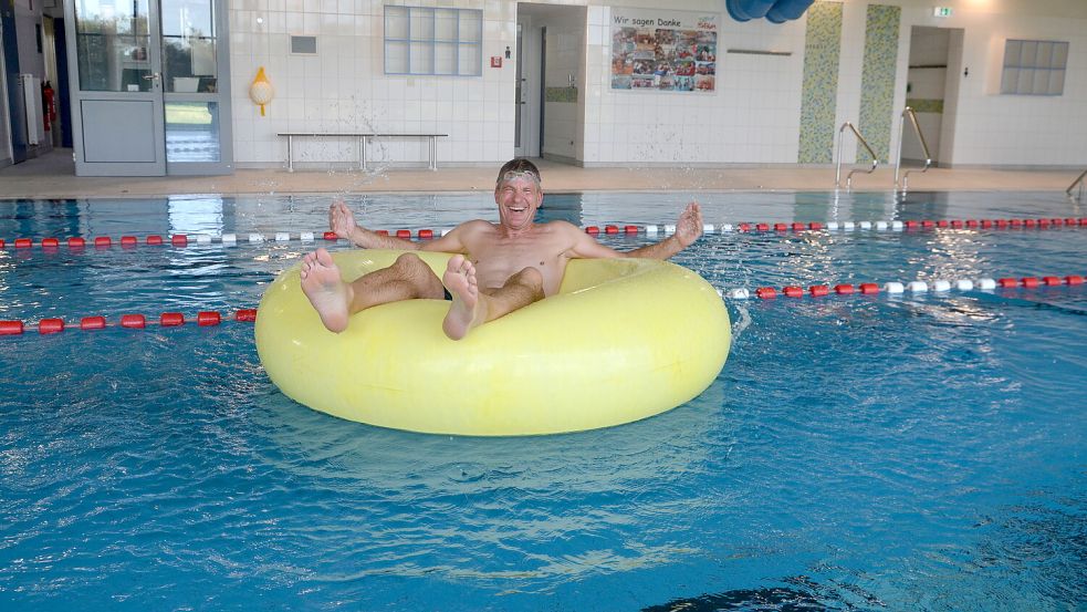 Jochen Risto von der Schwimmsparte des TuS Pewsum freut sich auf die 15-Stunden-Aktion im Udo-Solick-Bad. Foto: Hillebrand/Archiv