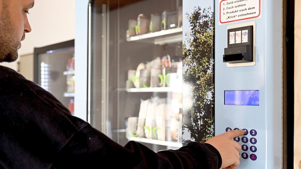 Nach einer Entscheidung des Verwaltungsgerichts Osnabrück müssen auch in Automatenshops an Sonn- und Feiertagen die Öffnungszeiten beschränkt werden. Symbolbild: Pia Bayer/dpa