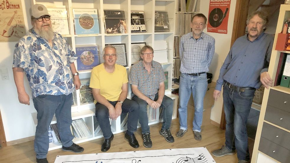 Das Team von Kultur & Mehr: (von links) Wolfgang Brahmann, Werner Müller, Kurt Rosendahl, Wolfgang Jäger und Fritz-Folkert Dirks. Foto: Lüppen/Archiv