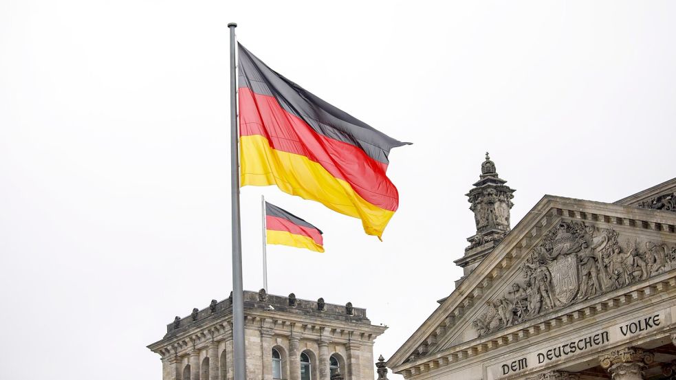 Besonders in strukturschwachen Regionen Ostdeutschlands ist die Zufriedenheit mit der Demokratie gering. (Archivbild) Foto: Carsten Koall/dpa