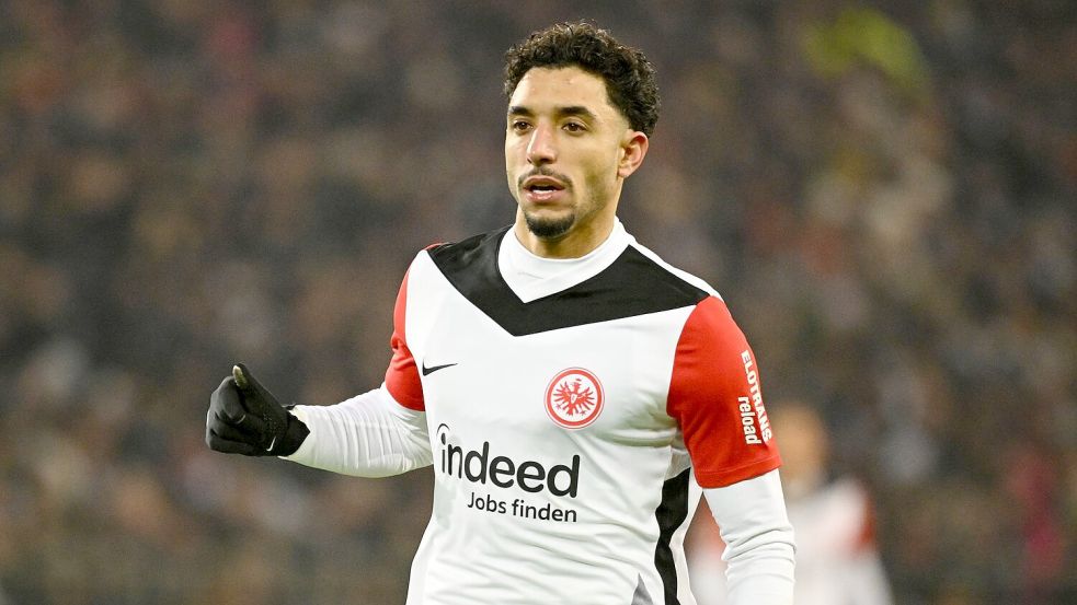 Ägyptens Stürmer Marmoush steht am Freitag nicht im Kader von Eintracht Frankfurt. Foto: Gregor Fischer/dpa