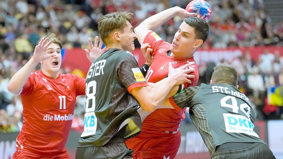 Die deutschen Handballer haben im WM-Vorrundenspiel gegen die Schweiz eine enttäuschende Leistung gezeigt. Foto: Sören Stache/dpa