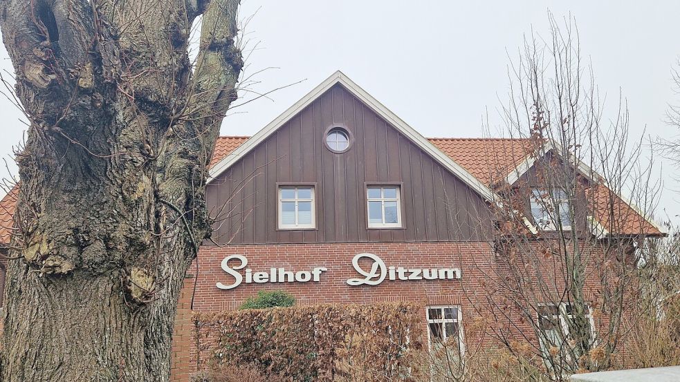 Im Sielhof Ditzum sind neben dem Restaurant sechs exklusive Ferienwohnungen untergebracht. Foto: Gettkowski