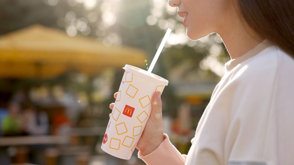 Als Softdrink ohne Zucker hat McDonald‘s Cola Light und Cola Zero im Angebot, Fanta und Sprite bekommen Kunden nur mit Zucker. Foto: IMAGO / Pond5 Images