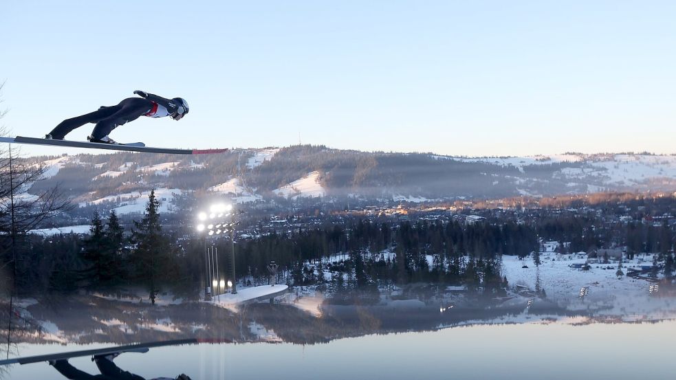 Andreas Wellinger springt in Zakopane. Foto: Grzegorz Momot/PAP/dpa