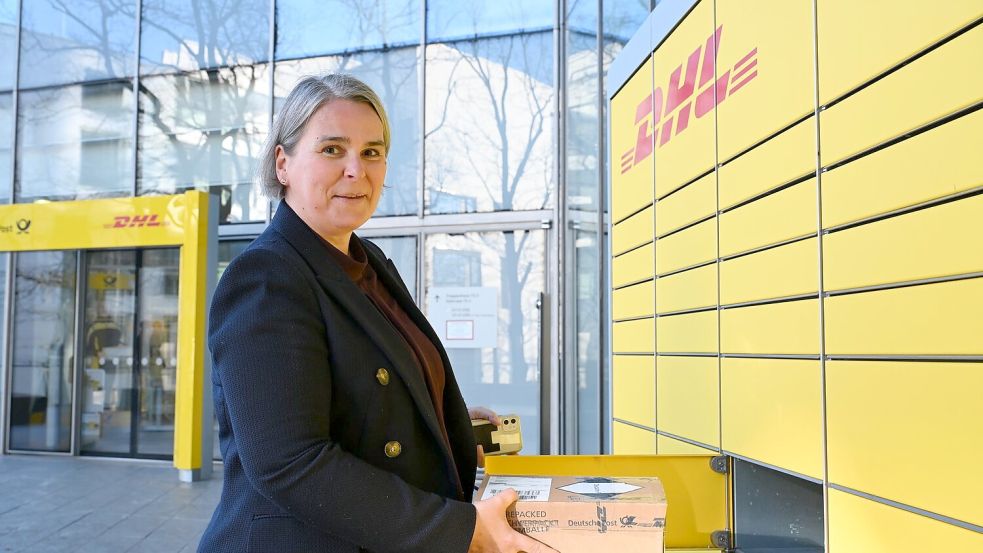 Post-Deutschlandchefin Nikola Hagleitner hält viel von Paketautomaten - die nutzt sie bisweilen auch selbst, um privat bestellte Pakete abzuholen. (Archivbild) Foto: Wolf von Dewitz/dpa