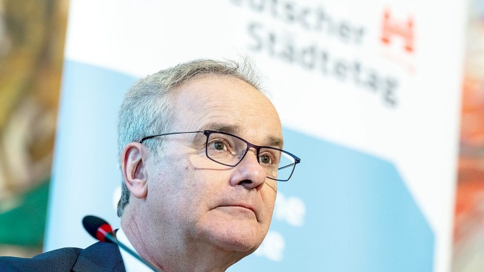 Helmut Dedy vom Deutschen Städtetag sieht Paketautomaten grundsätzlich positiv. (Archivbild) Foto: Hendrik Schmidt/dpa