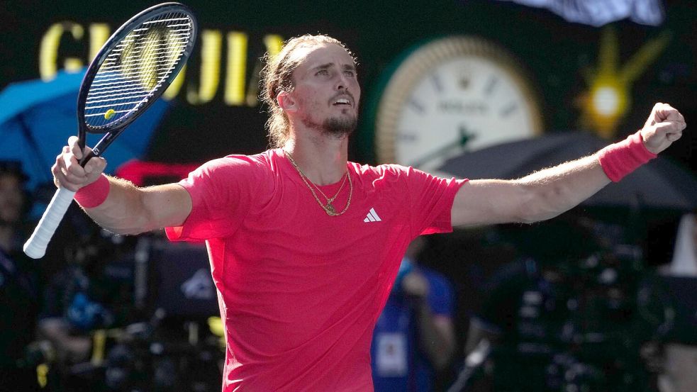 War nach dem Viertelfinalsieg bei den Australian Open erleichtert: Alexander Zverev Foto: Manish Swarup/AP/dpa