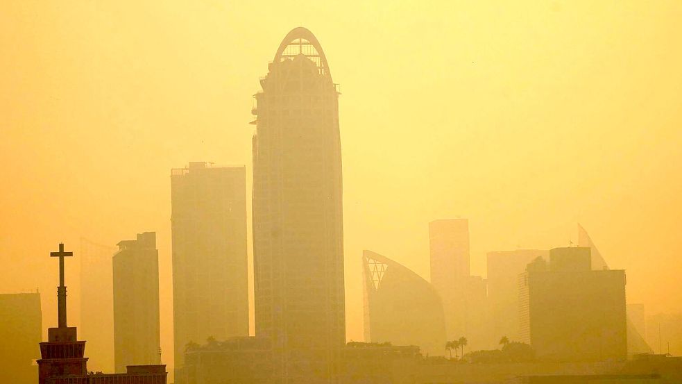 Die Menschen in Thailand werden immer wieder aufgefordert, sich in Innenräumen aufzuhalten. Foto: Sakchai Lalit/AP/dpa