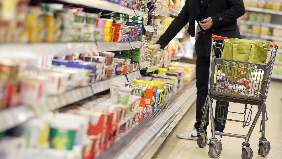 Im Supermarkt ist vieles teurer geworden. Foto: Oliver Berg/dpa