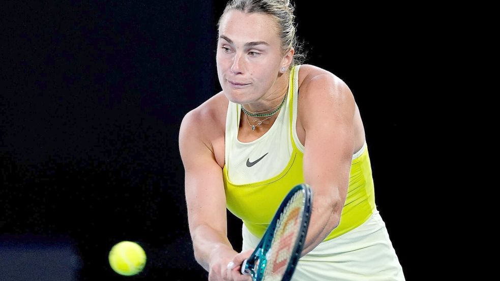 Greift erneut nach der Trophäe bei den Australian Open: Aryna Sabalenka Foto: Asanka Brendon Ratnayake/AP/dpa