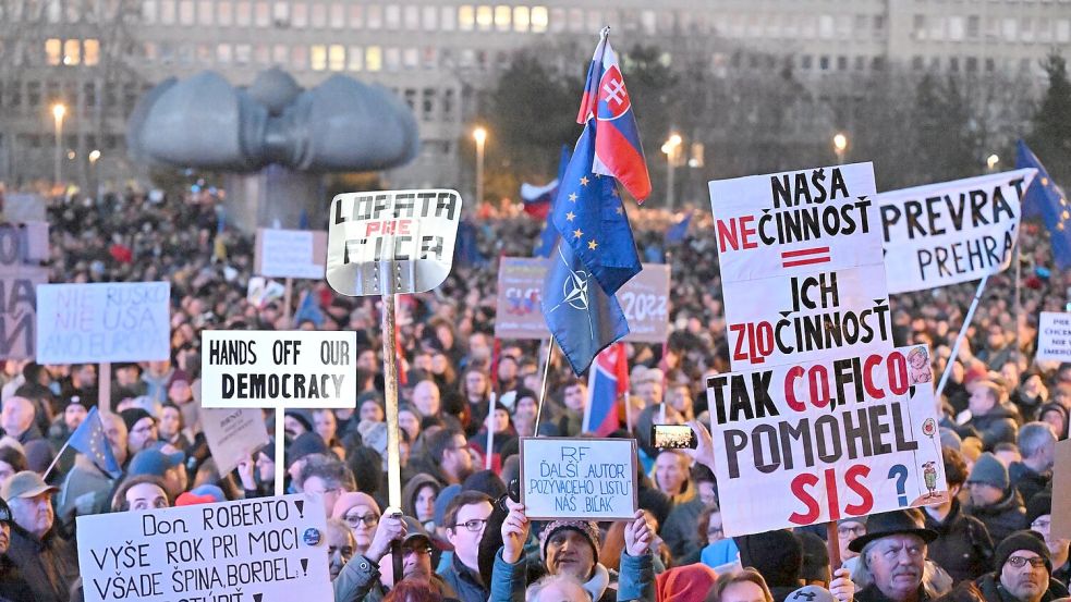 In Bratislava sollen sich 60.000 Menschen versammelt haben. Foto: ?álek Václav/CTK/dpa