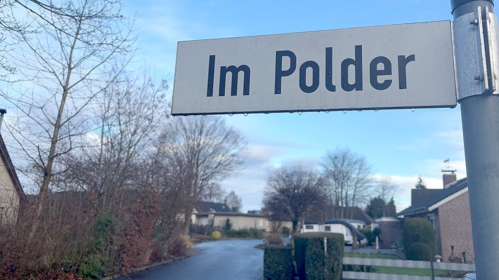 In der Straße Im Polder in Ostrhauderfehn gab es am frühen Samstagmorgen einen Polizei-Einsatz. Foto: Zein