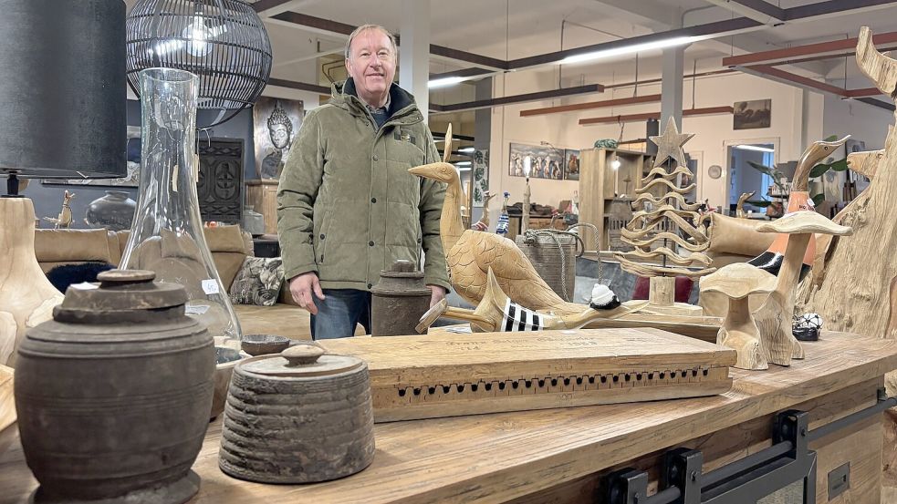 Klaas Weis, Inhaber des Holländischen Möbelhauses, will so lange es geht im Gebäude in der Brunnenstraße bleiben. Foto: Bothe