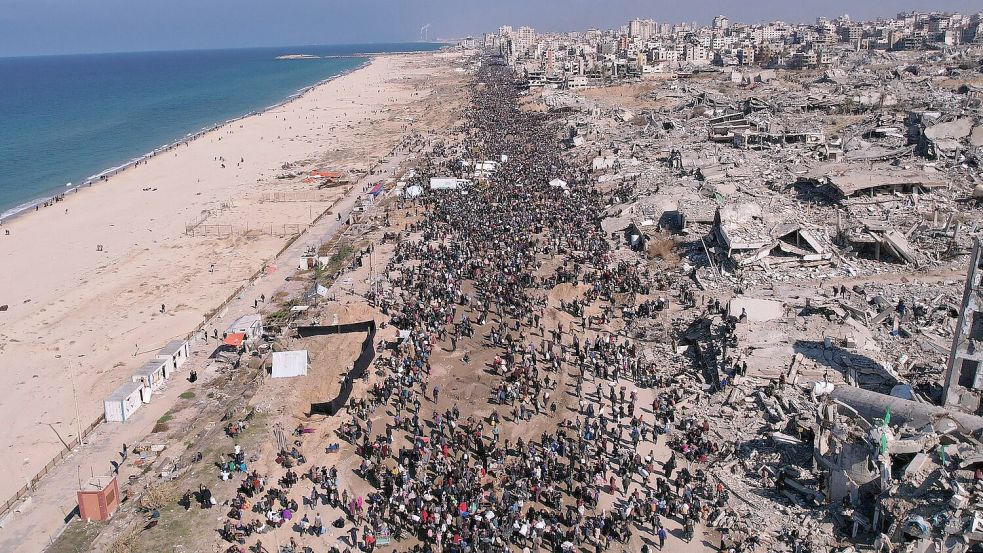 Laut der Hamas und den Vereinten Nationen sind Hunderttausende Vertriebene in den Norden Gazas zurückgekehrt. Foto: Mohammad Abu Samra/AP/dpa