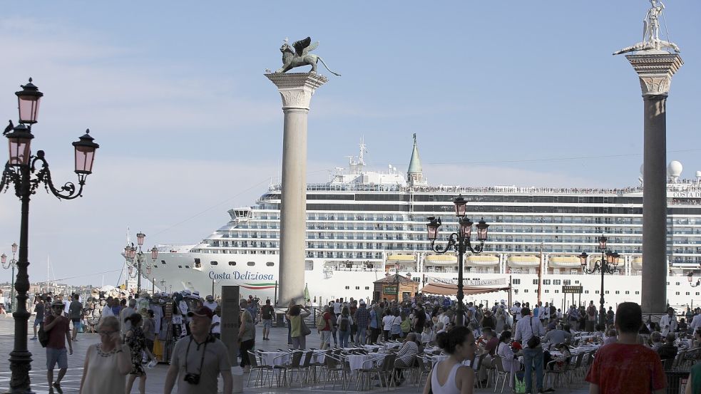 Venedig hat die großen Kreuzfahrtschiffe längst verbannt. Foto: dpa/Luca Bruno/AP