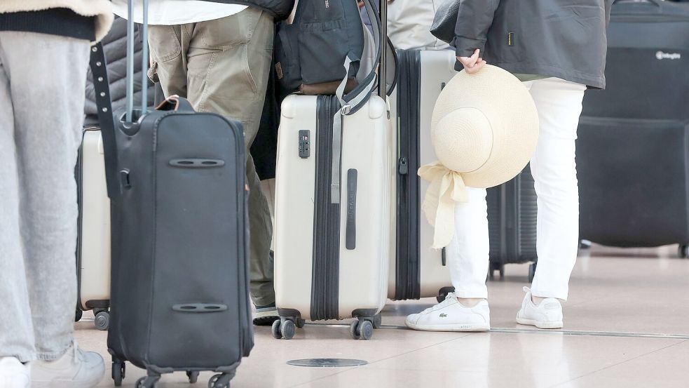 Da arbeiten, wo andere Urlaub machen: Die deutsche Reisebranche klagt über Personalmangel. (Symbolbild) Foto: Bodo Marks/dpa