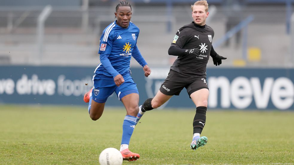 Kickers, hier am Ball Michael Igwe, trifft im ersten Freundschaftsspiel des Jahres auf den 1. FC Bocholt. Foto: Doden/Emden