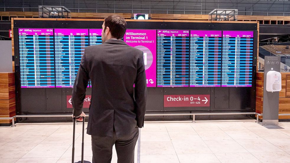 Viel Fluggäste des Hauptstadtflughafen BER klagen gegen Fluglinien. (Symbolbild) Foto: Fabian Sommer/dpa