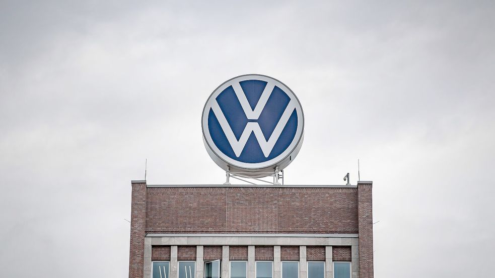 Autoaktien verlieren nach dem Bekanntwerden von Trumps Zollplänen an der Börse - besonders VW (Archivbild) Foto: Sina Schuldt/dpa