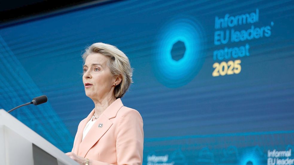 Ursula von der Leyen will Spielräume in den EU-Schuldenregeln ausschöpfen, um mehr Verteidigungsausgaben zu ermöglichen. Foto: Omar Havana/AP/dpa