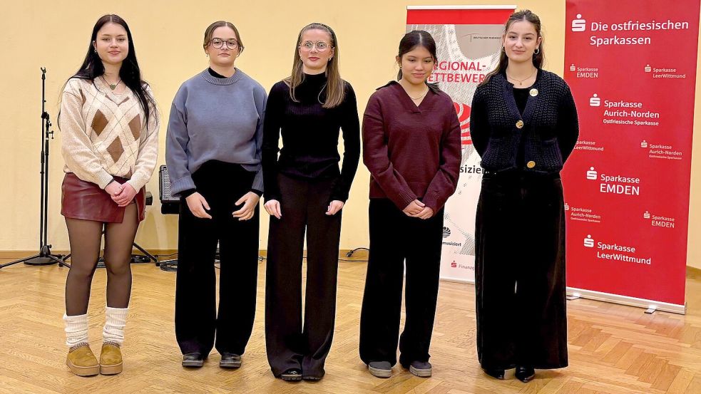 Hilke Saathoff (von links), Emma Gennotte, Astrid Hecht, Celine Helmig und Dena Rezai zeigten ihr musikalisches Talent beim Regionalwettbewerb "Jugend musiziert". Foto: privat