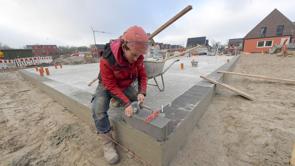 Hausbau im Neubaugebiet Groninger Straße in Leer: Baugrundstücke für Ein- und Zweifamilienhäuser waren 2024 nicht besonders gefragt. Grund sind die weiter hohen Baukosten. Foto: Ortgies