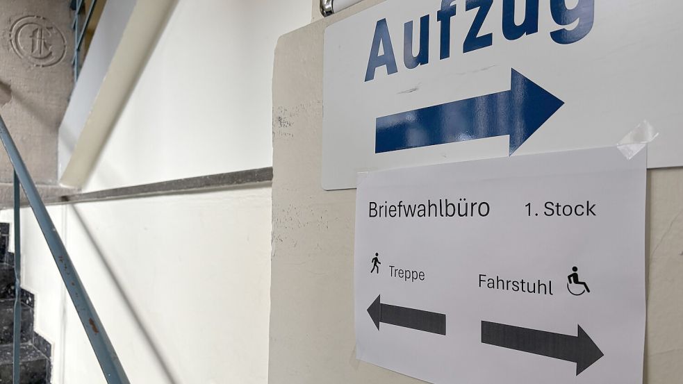 Leicht zu finden: das Briefwahlbüro im Emder Verwaltungsgebäude II. Foto: Schuurman