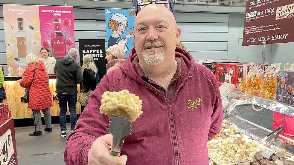 Auch Süßes wird auf der Genussmesse in Aurich angeboten. Das Foto entstand im vergangenen Jahr. Foto: Boschbach