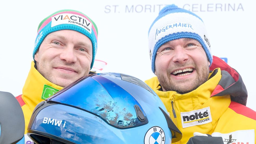 Francesco Friedrich (l) gewinnt im Zweierbob vor Johannes Lochner in Lillehammer. Foto: Robert Michael/dpa