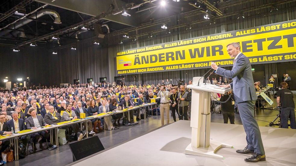 Lindner gibt sich in seiner Rede kämpferisch. Foto: Michael Kappeler/dpa