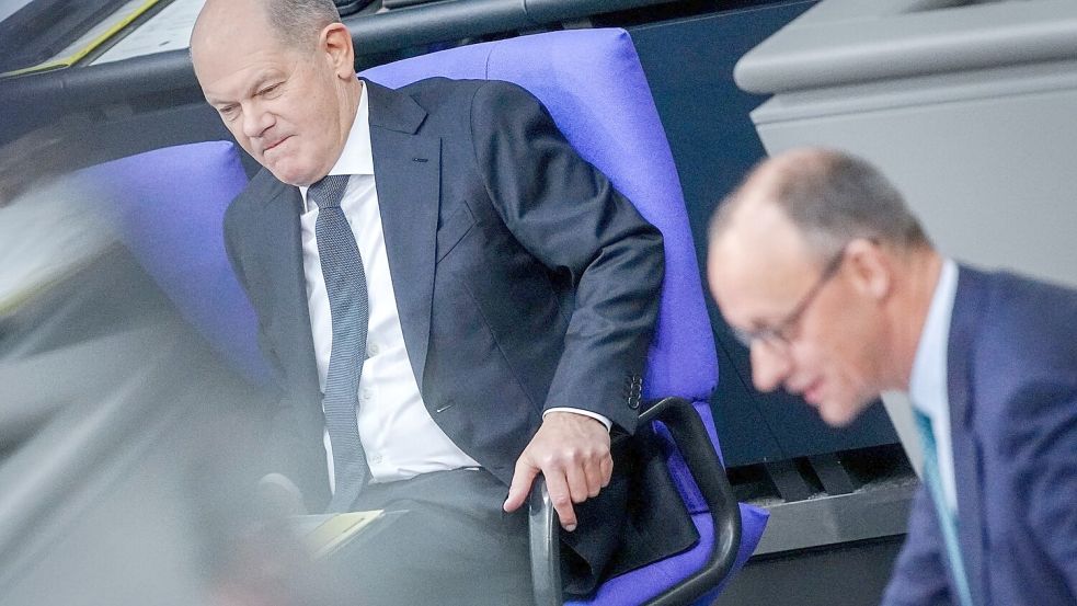 Kanzler und Herausforderer lieferten sich erneut einen harten Schlagabtausch im Bundestag. Foto: Kay Nietfeld/dpa