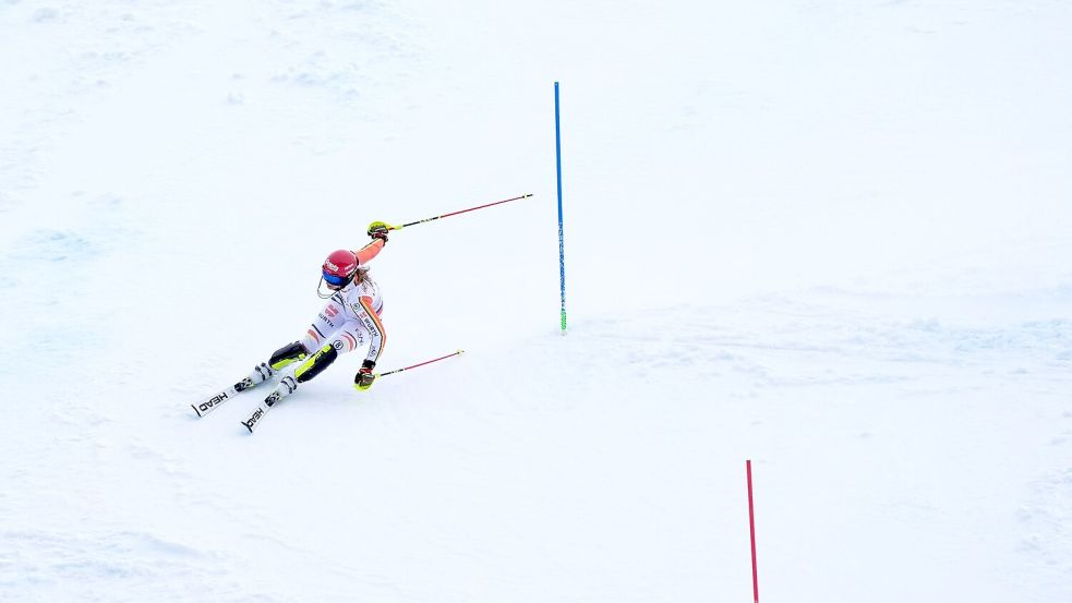 Der Fehler, der die Medaille kostet: Lena Dürr patzt im Torlauf der Team-Kombination. Foto: Giovanni Auletta/AP/dpa