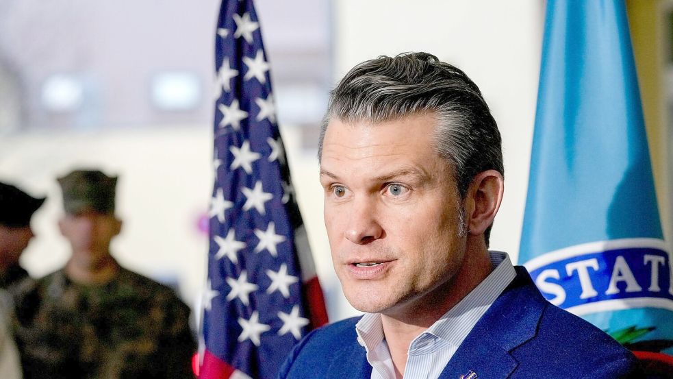 Pentagon-Chef Pete Hegseth kommt erstmals zu einem Treffen der Ukraine-Kontaktgruppe und der Nato-Verteidigungsminister nach Brüssel. Foto: Michael Probst/AP/dpa