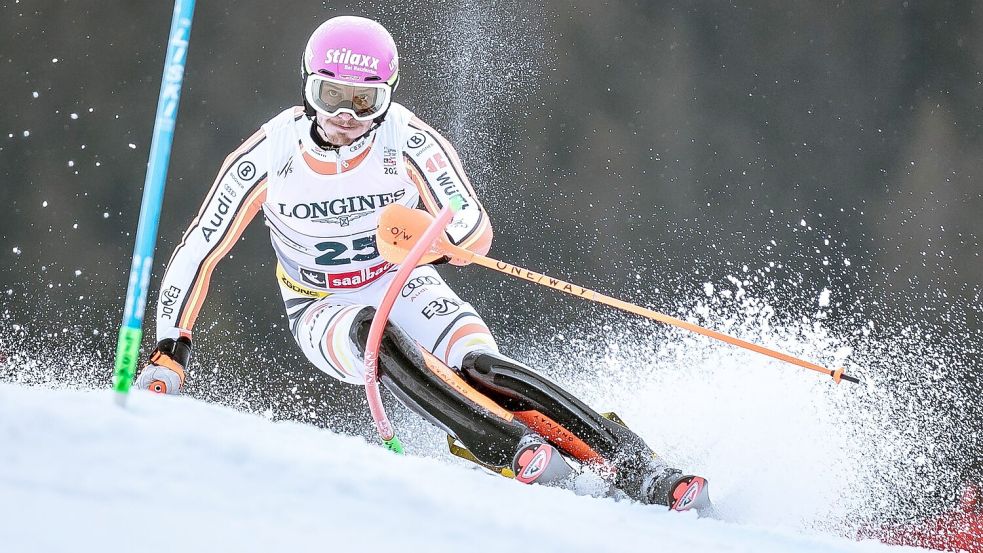 Linus Straßer holte im Slalom auf - für eine deutsche Medaille reichte es aber nicht mehr. Foto: Expa/Johann Groder/APA/dpa